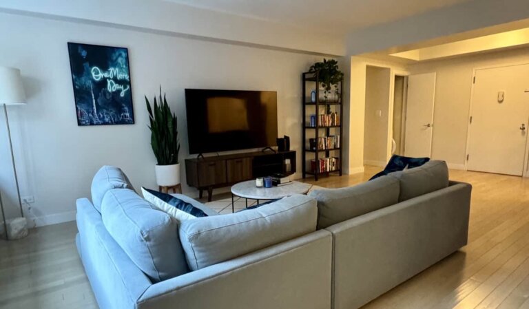 A photo of a living room in a house on HomeExchange