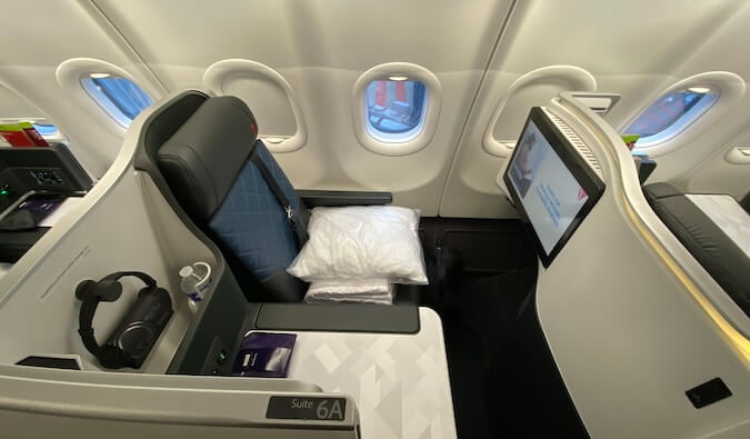A Delta One Suite seat picture